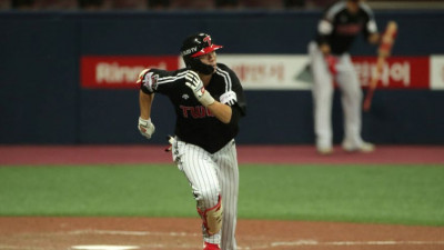 [KBO 뉴스] 김현수 4타점 LG, 첫 잠실 맞대결에서 9점 차 대승!