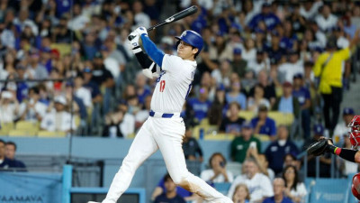 [MLB 뉴스] 오타니 44호 홈런 쾅! 다저스는 4연승으로 1위 굳혀