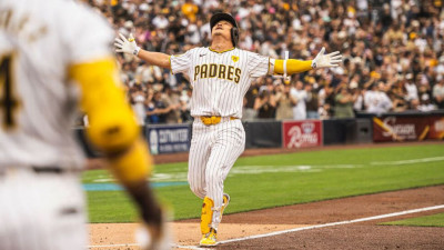 [MLB 뉴스] 3출루 김하성, 안타 이후 빠른 발로 득점 신고…오타니는 16호포 쾅!