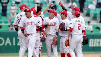 [KBO 뉴스] 승부를 다시 원점으로 돌린 SSG의 승리, 폰트는 7이닝 1실점 호투