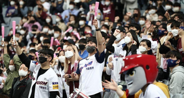 KBO 이사회는 정규시즌의 정상적인 진행을 위해 경기일정 작성 원칙을 새롭게 적용하기로 했다.