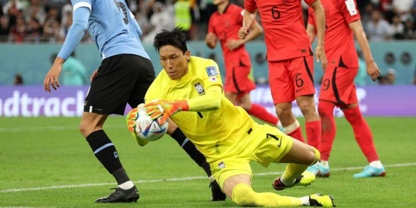 우루과이의 슛을 멋지게 막아낸 대한민국 골키퍼 김승규