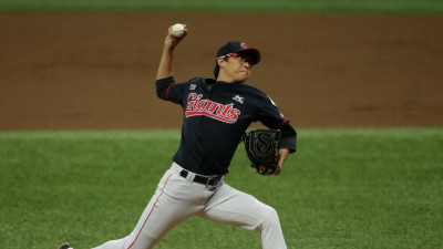 [KBO 뉴스] '1회 빅이닝' 롯데, 올해 첫 월요일 경기서 두산전 승리...전날 패배 설욕