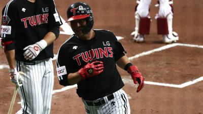 [KBO 뉴스] '김민성 만루포' LG, SSG 꺾고 단독 1위 탈환