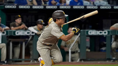 [MLB 뉴스] '2연속경기안타' 김하성의 맹활약...샌디에이고는 7-10으로 패배