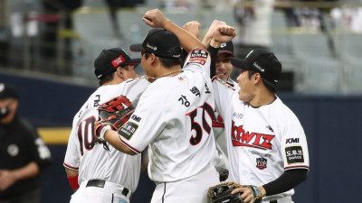 [KBO 뉴스] '3연승' KT, 극적 KS 진출...역대 3번째 리버스 스윕 성공