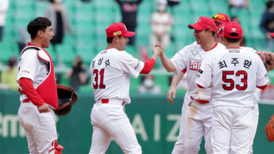 [KBO 뉴스] 9회말 끝내기 역전 쓰리런! 5차전을 SSG의 승리로 이끈 김강민