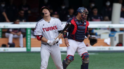 [KBO 뉴스] ‘캡틴’ 김현수 복귀 후 첫 타점…LG는 키움 상대로 8-1 대승