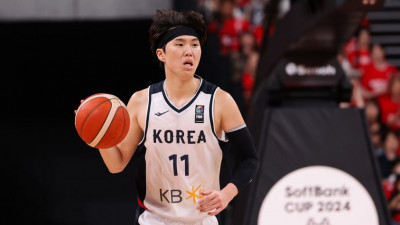 [KBL 뉴스] 논란의 중심이 된 하드 콜...호주 상대한 이우석, FIBA는 소프트 콜